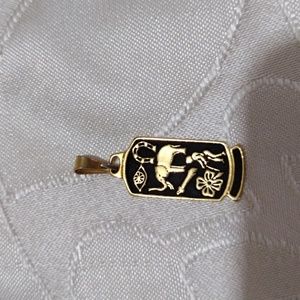 𝅺VINTAGE Avon Lucky Necklace pendant